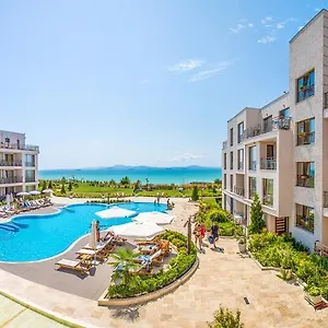 diamond-beach-apartments.burgashotels.net/